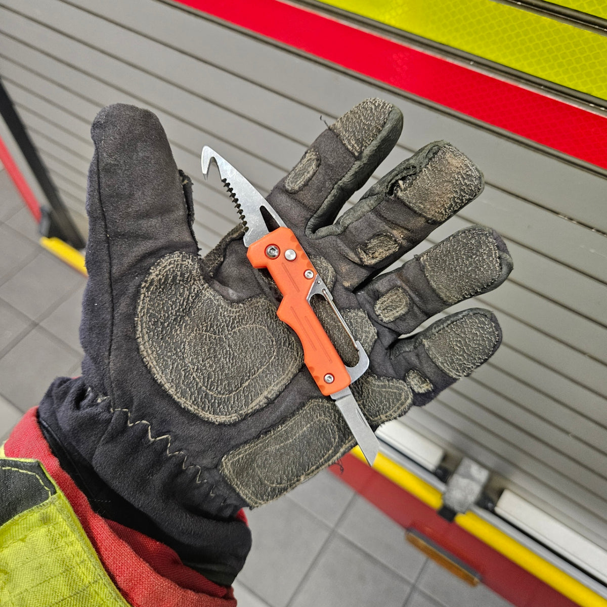 Safe Cutter Small Mini Safety Cutter V2 - Fire and Rescue Tools